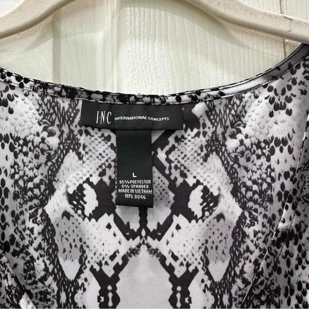 INC International Concepts Black and White Blouse - Picture 3 of 3